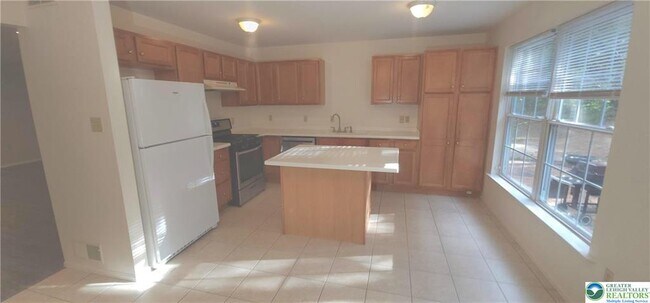 Foto del edificio - 1600 Greystone Cir