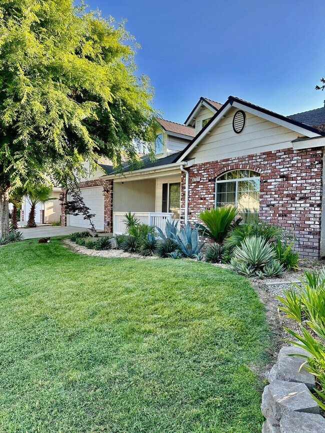 Building Photo - 3 BEDROOM 2 BATH HOME MOVE IN READY!!