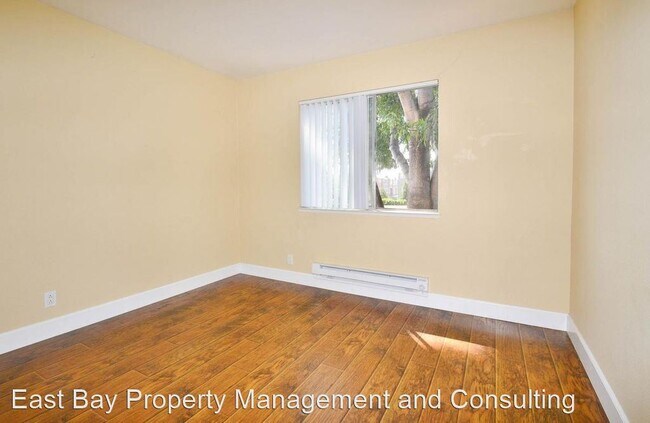 Building Photo - 2 br, 1 bath House - 1037 Elm Street