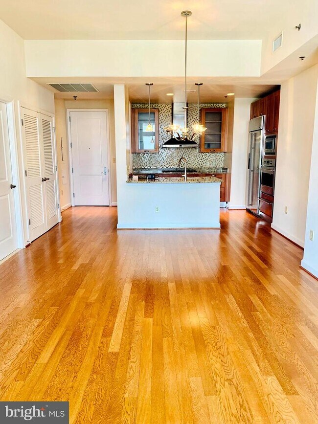 Building Photo - 5750 Bou Ave