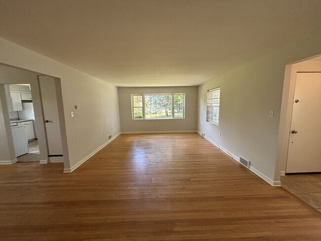 Building Photo - 3/4 Bedroom Emmaus Rental $2,200 Month