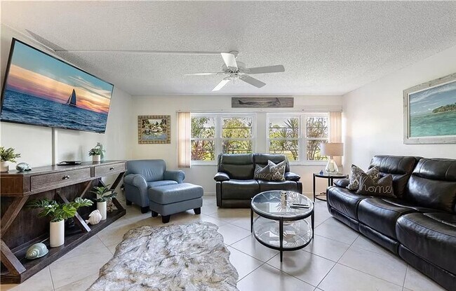 Building Photo - ***55+ COMMUNITY***PERFECT LOCATION***ONE ...
