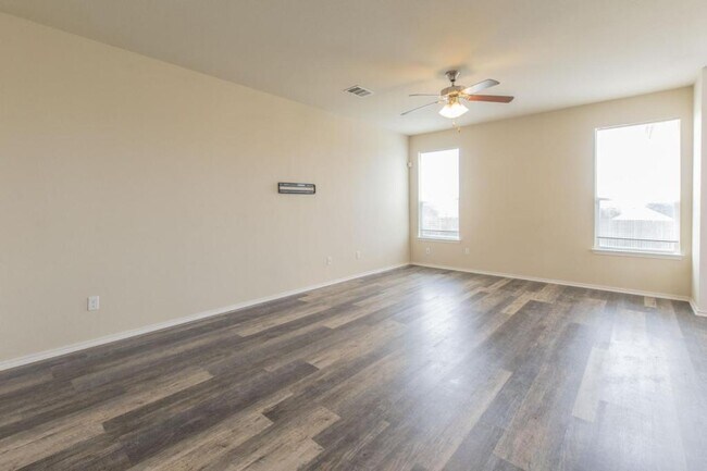 Foto del edificio - 3312 Cricklewood Drive