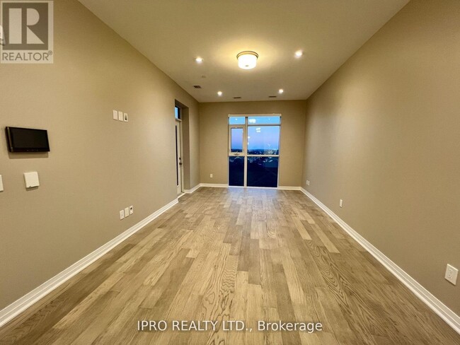 Photo du bâtiment - 470-470 Gordon Krantz Ave