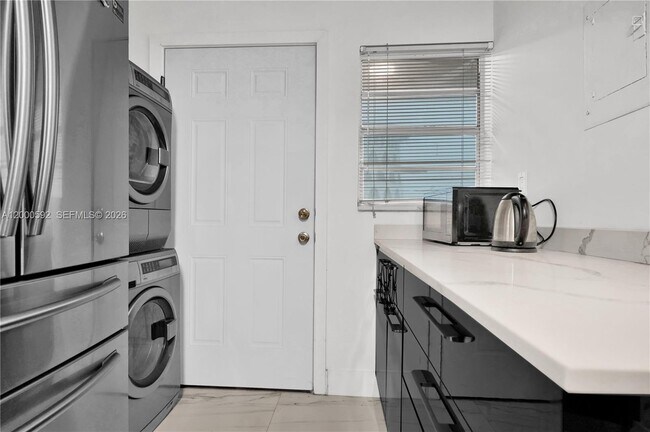 Foto del edificio - 1750 NE 191st St