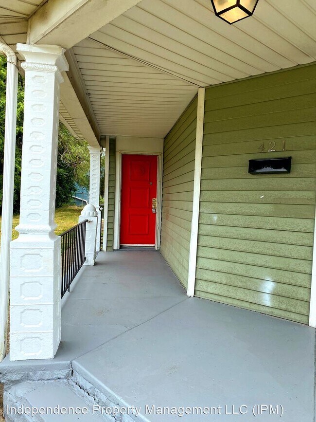 Foto del edificio - 4 br, 1.5 bath House - 421 Yankee Rd.