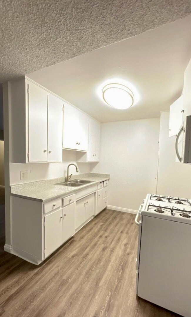 Foto del edificio - 2.0 bedroom in Canoga Park California 91304
