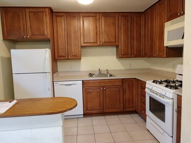 Building Photo - 2307 Rosewood Dr