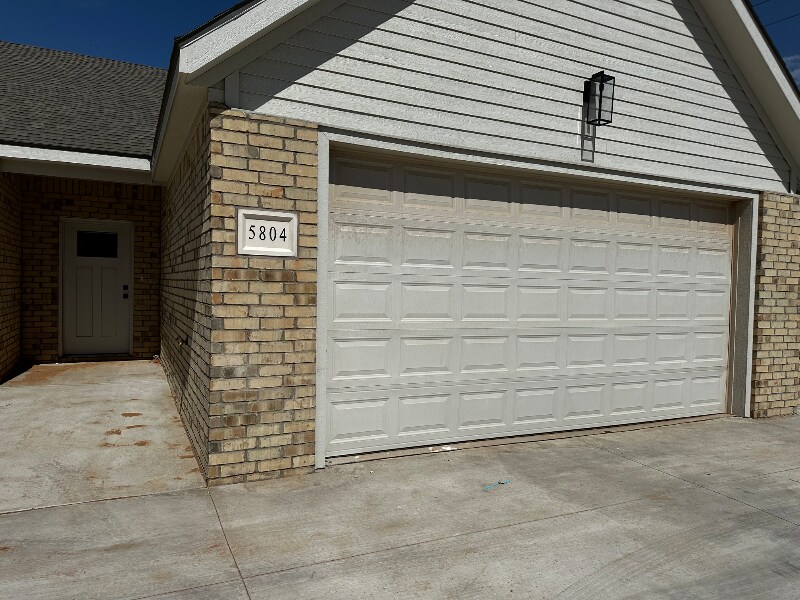 Foto principal - 5804 Urbana Ave