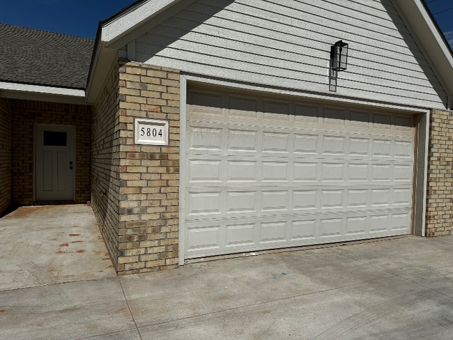 Building Photo - 5804 Urbana Ave