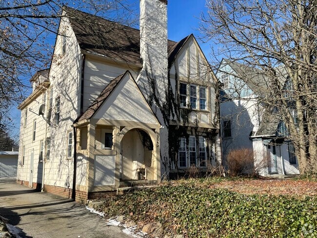 Building Photo - 3562 Riedham Rd