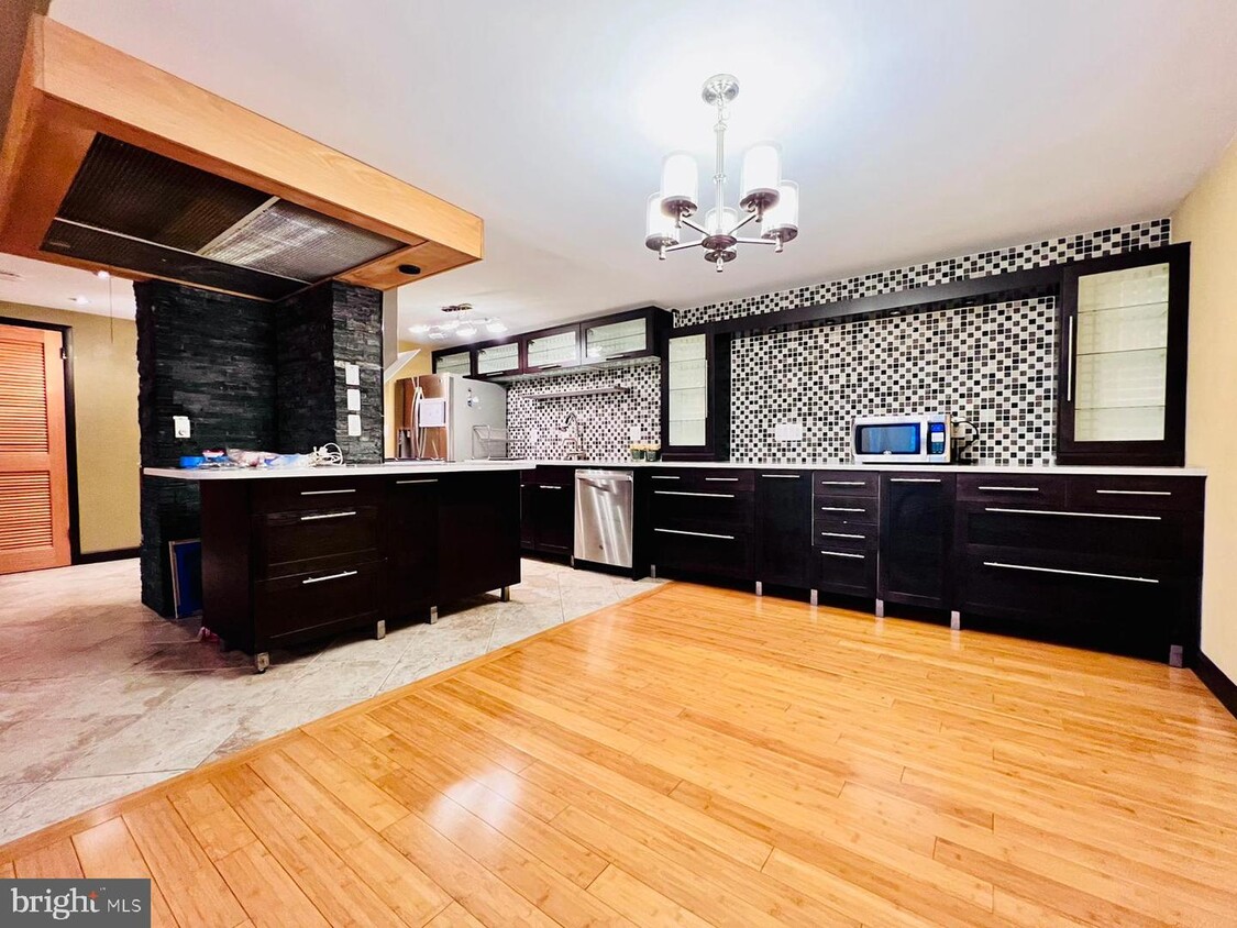 Foto principal - 4600 Duke St