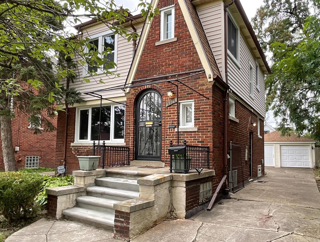 Primary Photo - 5918 Haverhill St