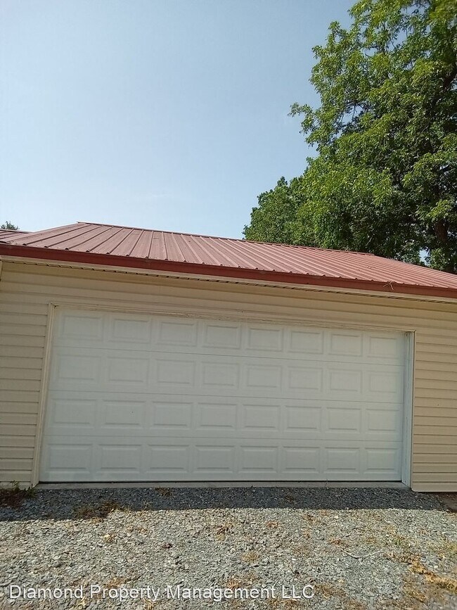 Foto del edificio - 3 br, 2 bath House - 554 Main st.
