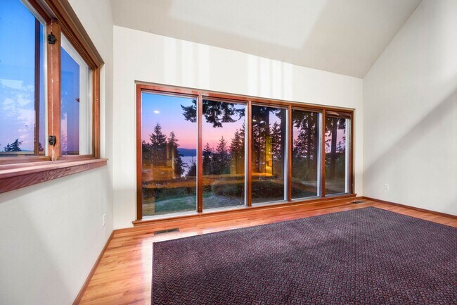Foto del edificio - Beautiful home with views and in a gated c...