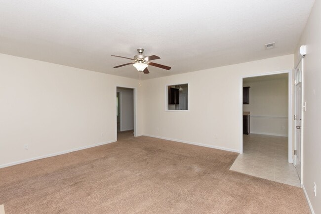 Building Photo - 3 Bedrooms and a bonus room in Richlands (Will include lawn service with increased rents)