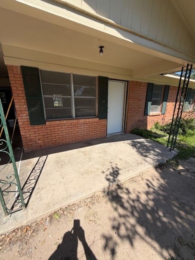 Foto del edificio - 1415 Mockingbird Ln