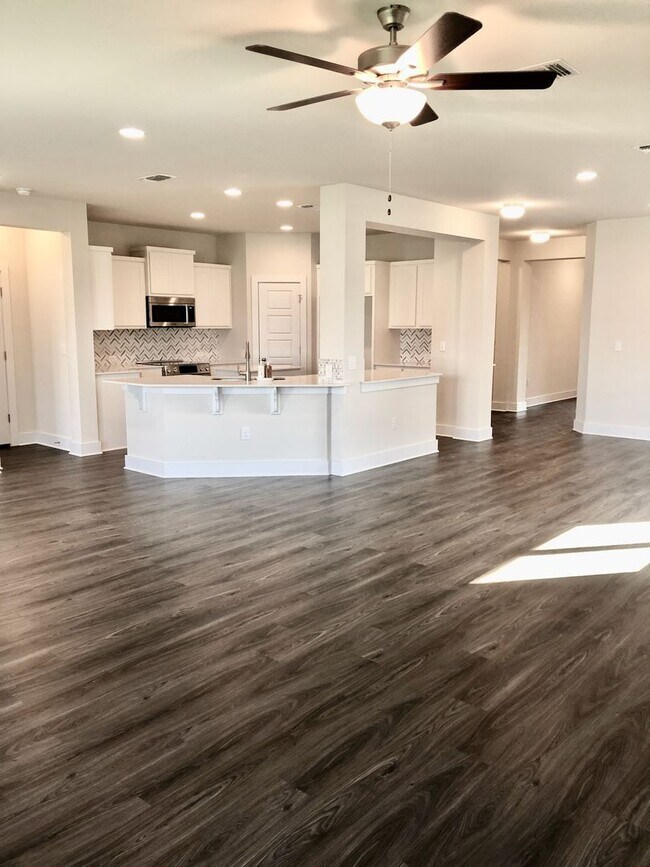 Building Photo - Energy Efficient and Spacious