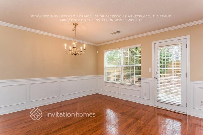 Foto del edificio - 124 Hidden Creek Dr