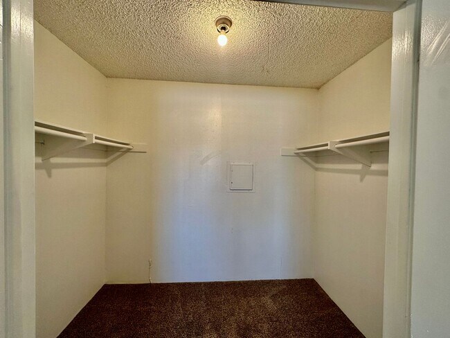 Foto del edificio - Spacious Upstairs 2 bedroom in Allied Gardens!
