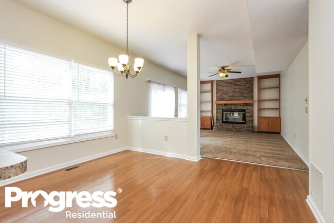 Building Photo - 5828 Mustang Ct