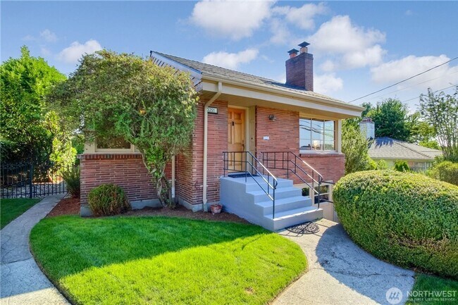 Building Photo - Old World Charm in desirable Sunset Hill l...