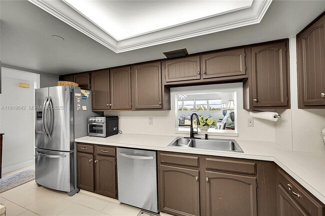 Foto del edificio - 3200 Port Royale Dr N