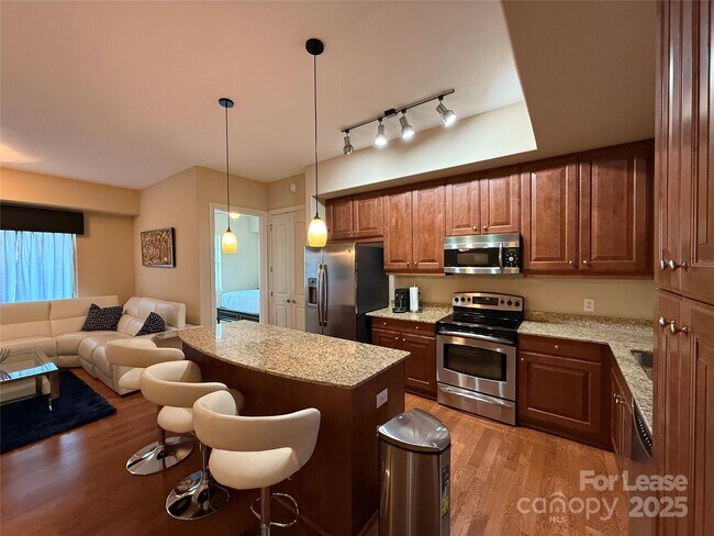 Foto del edificio - 4625 Piedmont Row Dr