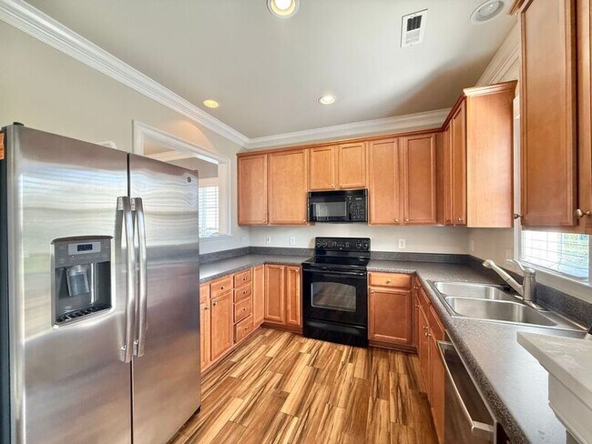 Building Photo - 7758 ACC Blvd
