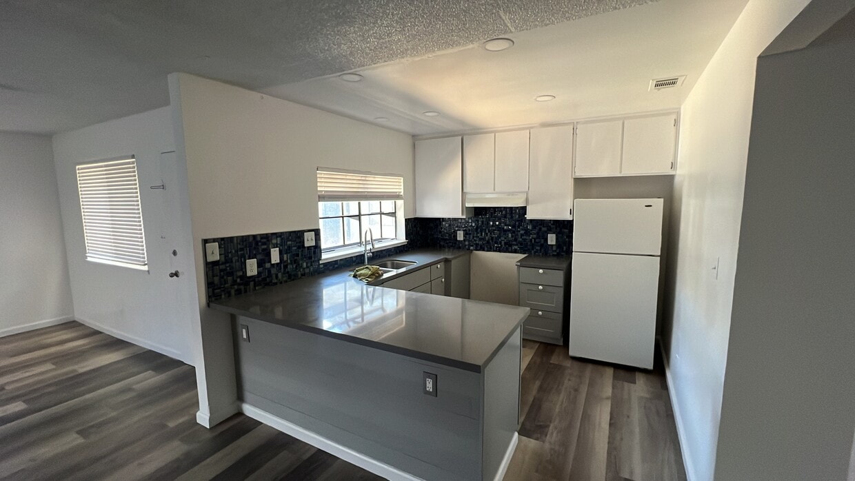Kitchen, New range and diswasher provided - 2566 Gareth Cir