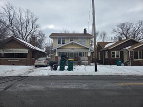 Building Photo - 651 W Wood St