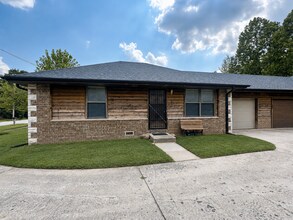 Building Photo - 943 N Homewood Ave