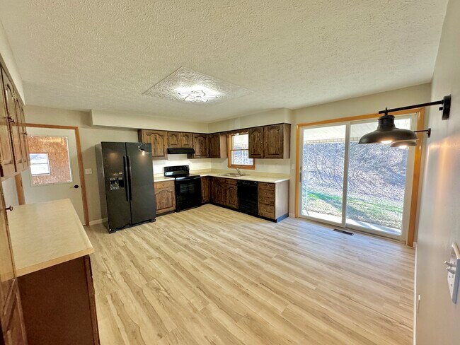 Building Photo - 8408 Sandhill Rd