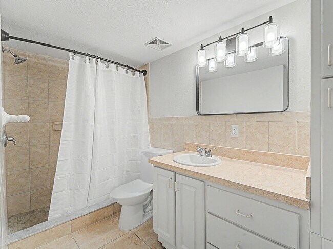 Building Photo - 6314 Newtown Cir