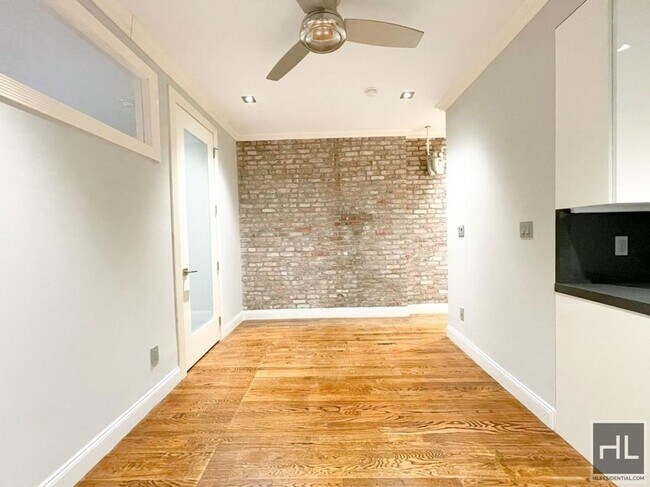 Building Photo - PRINCE ST.