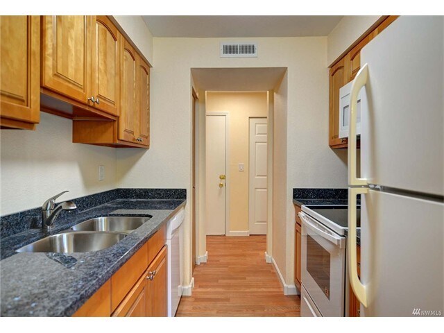 Foto del edificio - 16310 NE 12th Ct