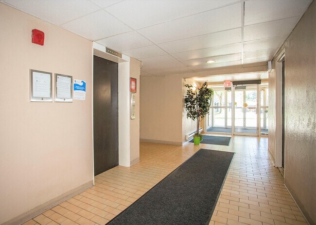 Photo du bâtiment - Karita Tower Apartments