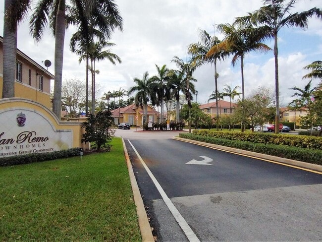 Photo - 6009 SW 19th St Townhome