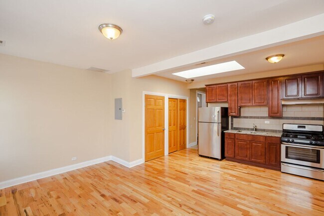 Foto del edificio - 5558 W Belmont Ave