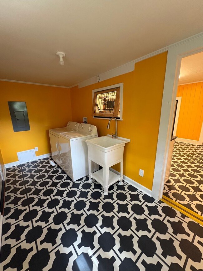 Foto del edificio - **Newly Renovated 2-Bedroom Home on Petree Road**