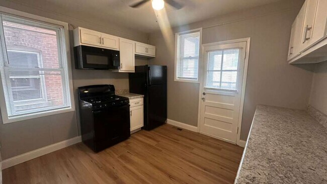 Building Photo - 5042-5044-5044 Pernod Ave