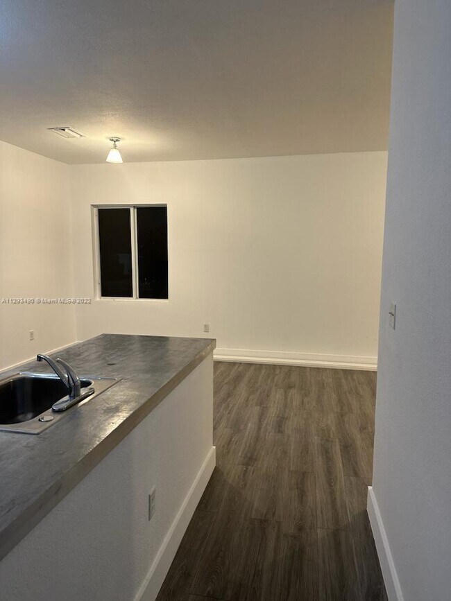 Foto del edificio - 445 NW 77th St