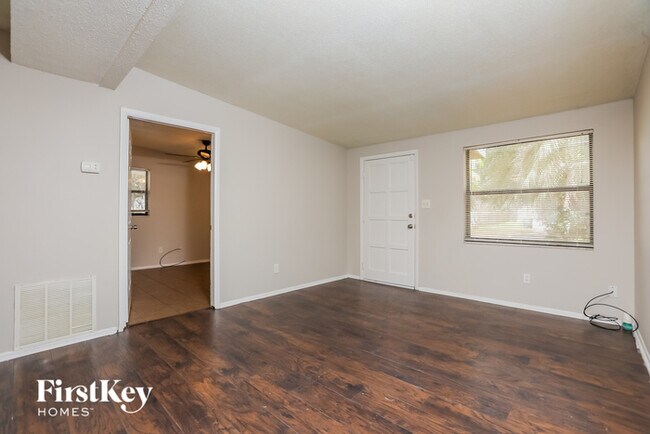 Building Photo - 1030 Maxey Drive