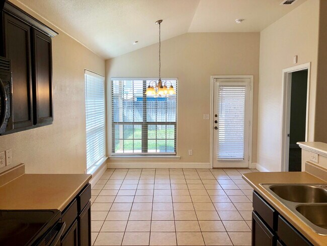 Building Photo - Beautiful Home - Southwest Lubbock