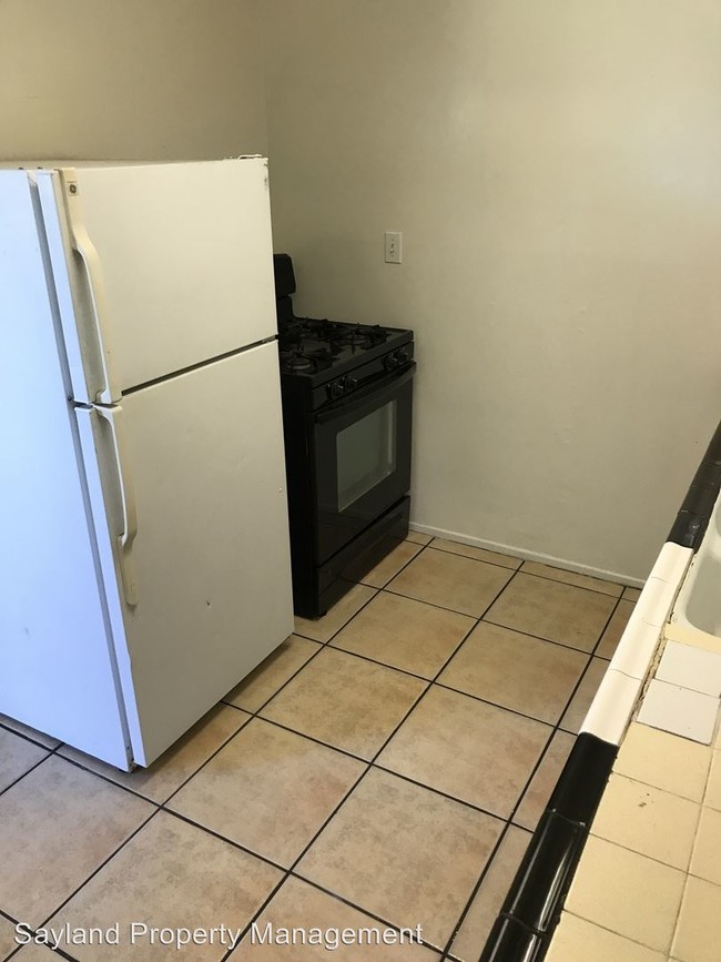 Building Photo - 8 E Stanislaus St