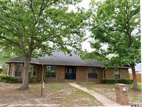 Building Photo - 2304 Deanna Ave