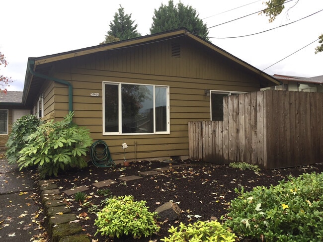 Building Photo - 3946 SE 28th Pl