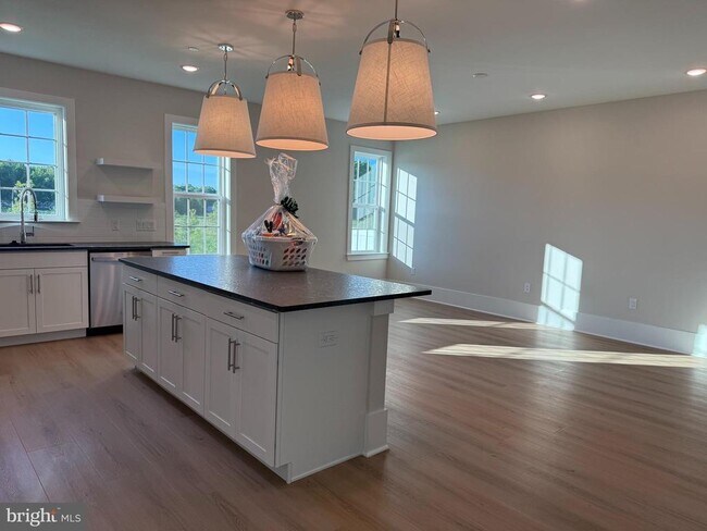 Building Photo - 1404 Justin Dr