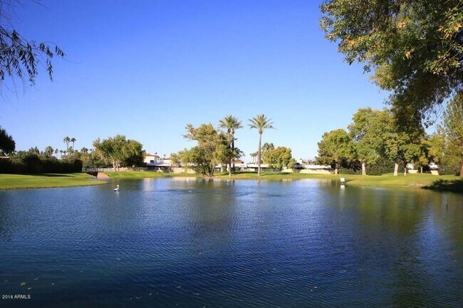 Foto del edificio - 7840 E Camelback Rd