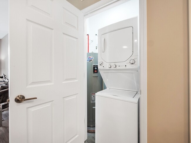 Building Photo - 4 Corners Lakeside Apartments - White Lake, MI